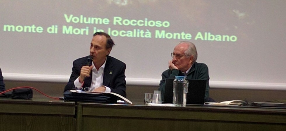 Il dirigente del Dipartimento Protezione civile della Pat De Vigili e il geologo Barla